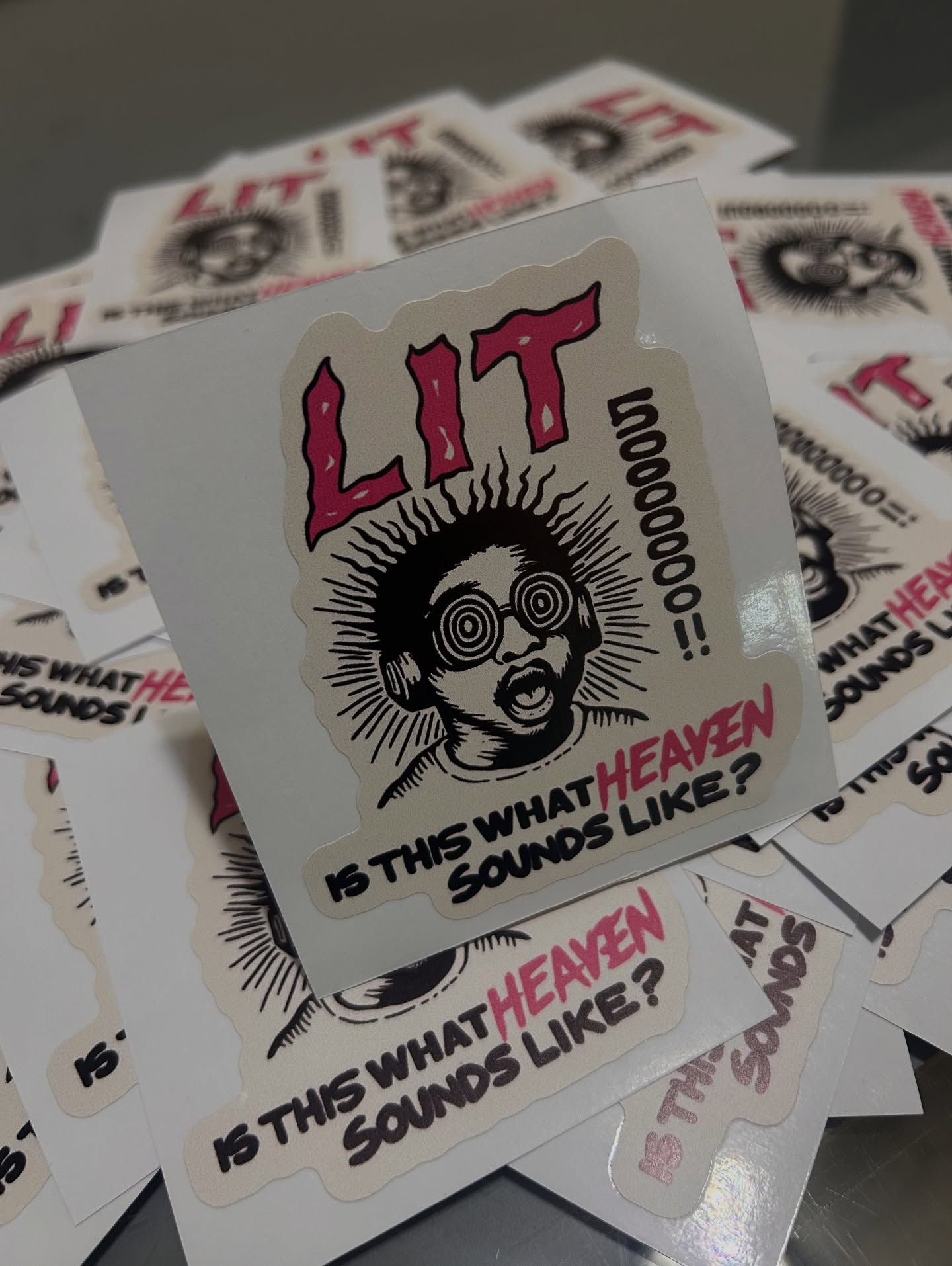Stickers personalizados com acabamento recortado